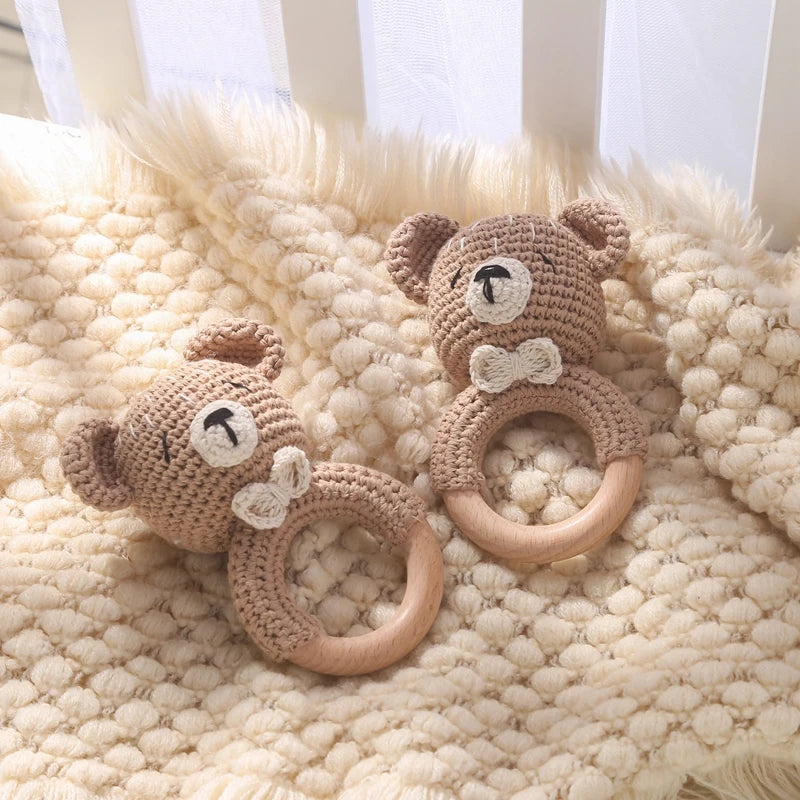 Sonaja/Mordedora de animalitos y frutas tejidos a Crochet | Anillo de Madera Natural o Silicona