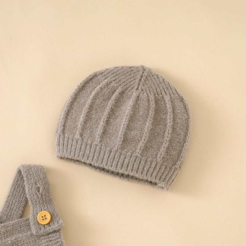 Mameluco de Punto Premium con Tirantes y Gorro (0-18M)