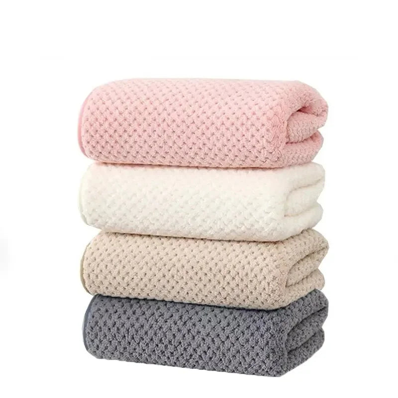 Toalla de Baño "Abrazo de Terciopelo" – Suavidad y Absorción Superior