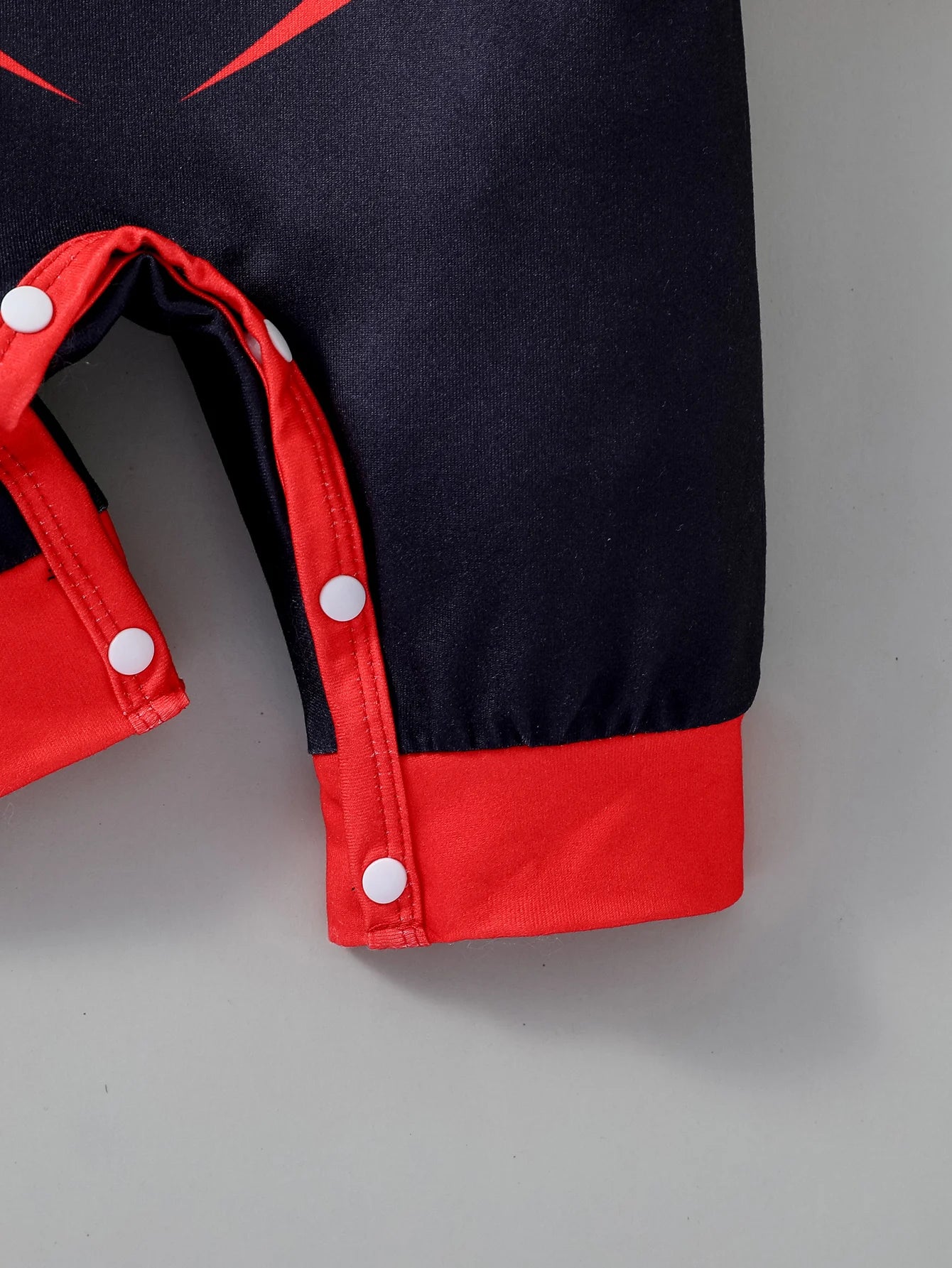 Conjunto "Cool Spider" Pañalero y Gorro(0-9M)