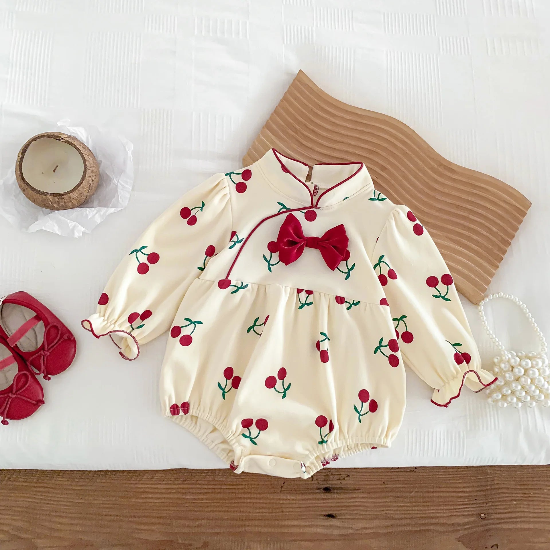 Pañalero Vestido con Cuello de Pétalo (3-24M)