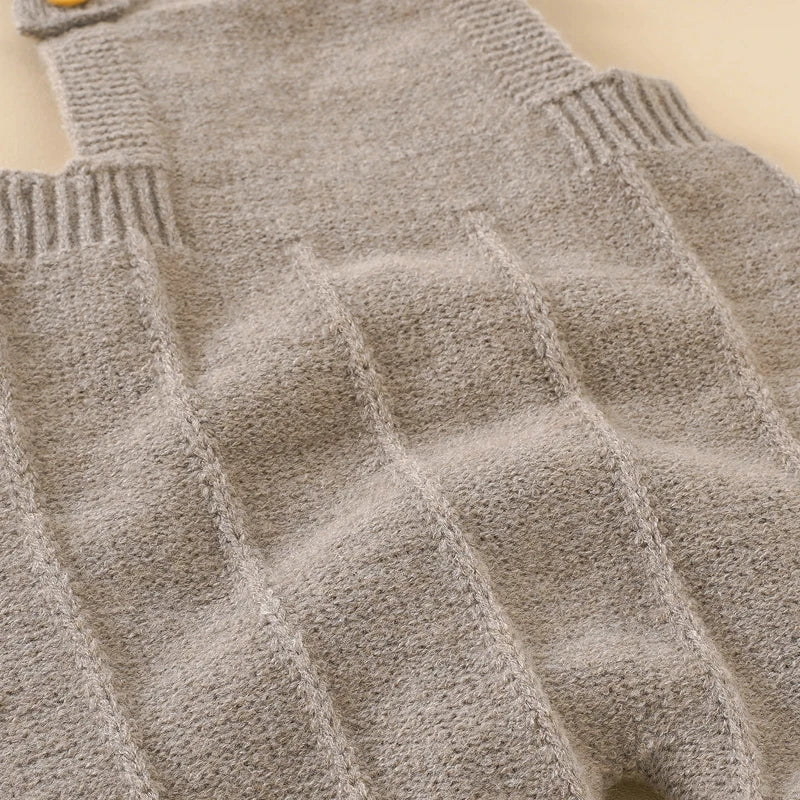 Mameluco de Punto Premium con Tirantes y Gorro (0-18M)