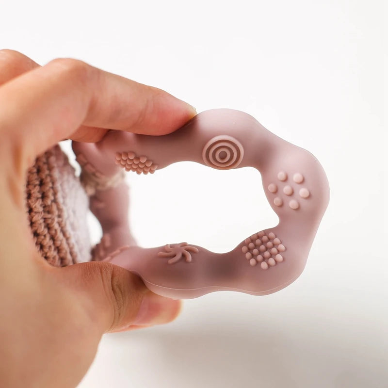 Sonaja/Mordedora de animalitos y frutas tejidos a Crochet | Anillo de Madera Natural o Silicona