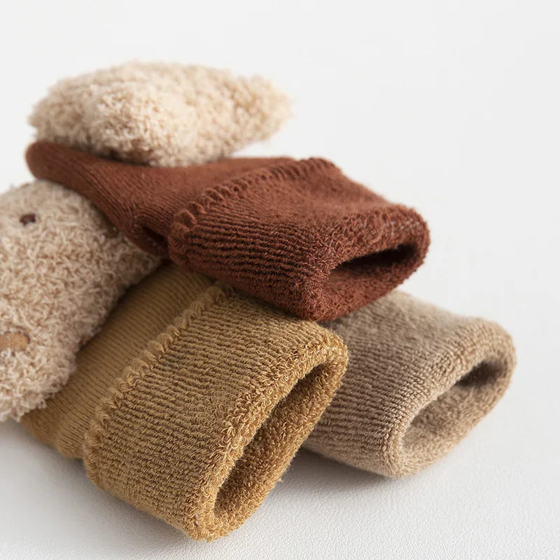 Calcetines de Osito con Suela Antideslizante - ¡Pies Calentitos y Seguros! (0-3T)