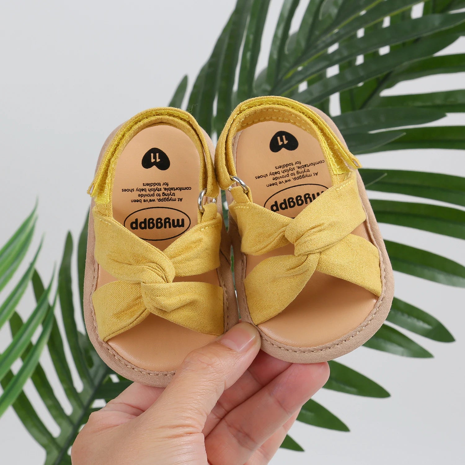 Sandalias con moño: Primeros Pasos y Estilo Veraniego (0-18M)