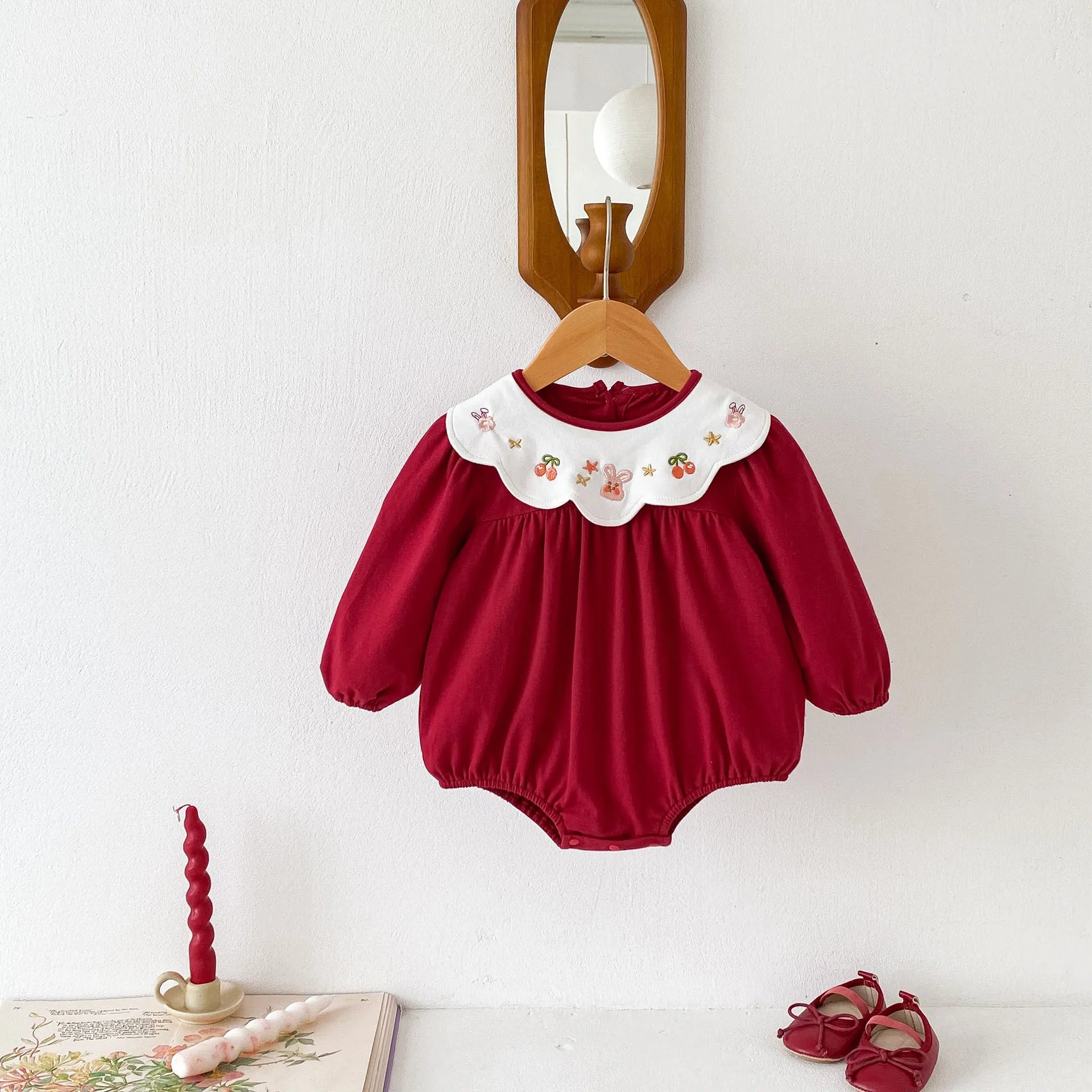 Pañalero Vestido con Cuello de Pétalo (3-24M)
