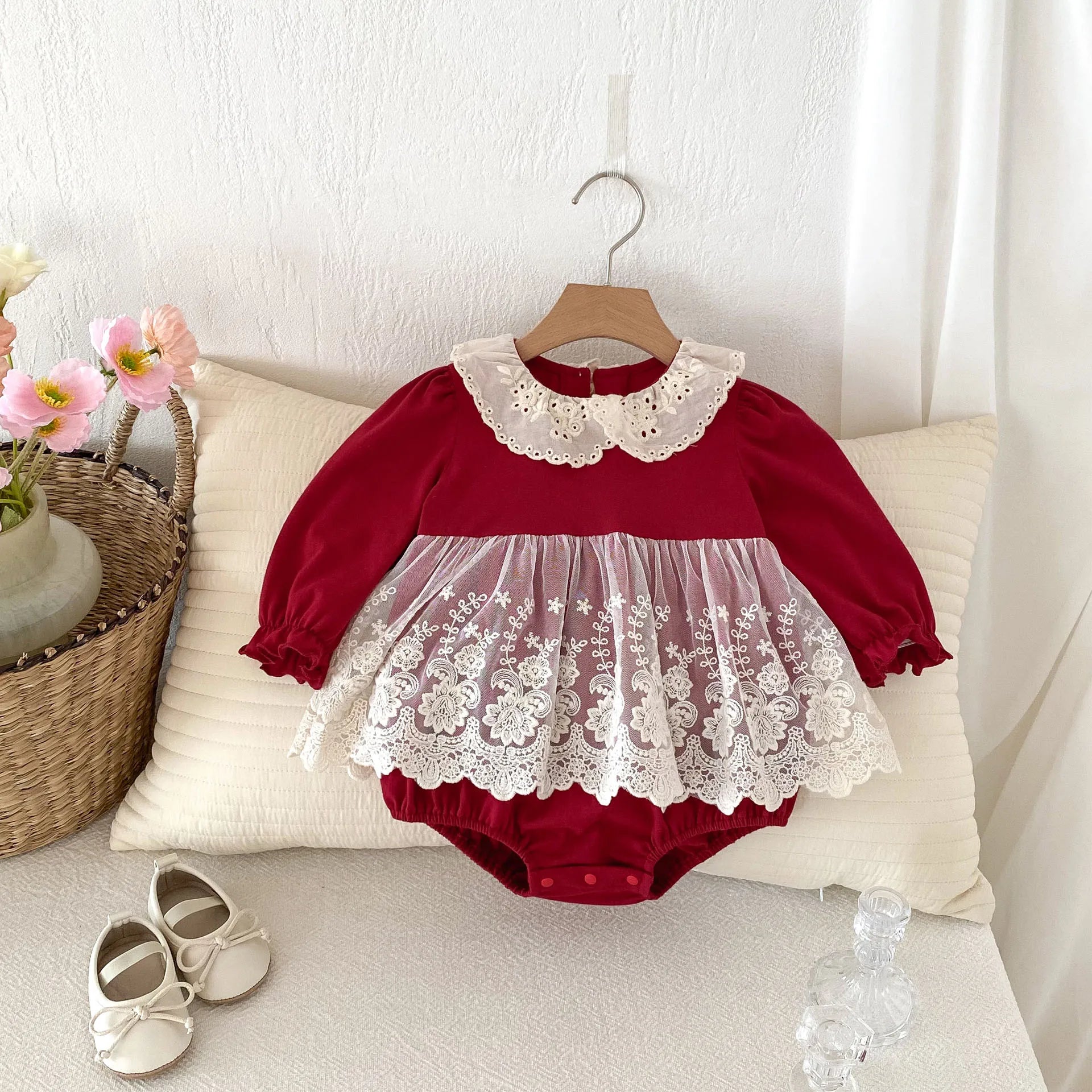 Pañalero Vestido con Cuello de Pétalo (3-24M)