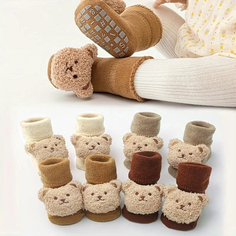 Calcetines de Osito con Suela Antideslizante - ¡Pies Calentitos y Seguros! (0-3T)