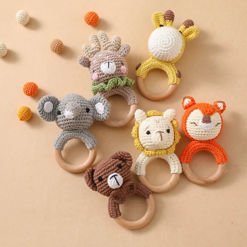 Sonaja/Mordedora de animalitos y frutas tejidos a Crochet | Anillo de Madera Natural o Silicona