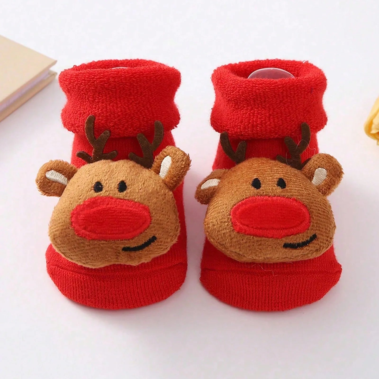 Calcetines Navideños Antideslizantes: Magia y Seguridad en sus Primeros Pasos (0-12M)