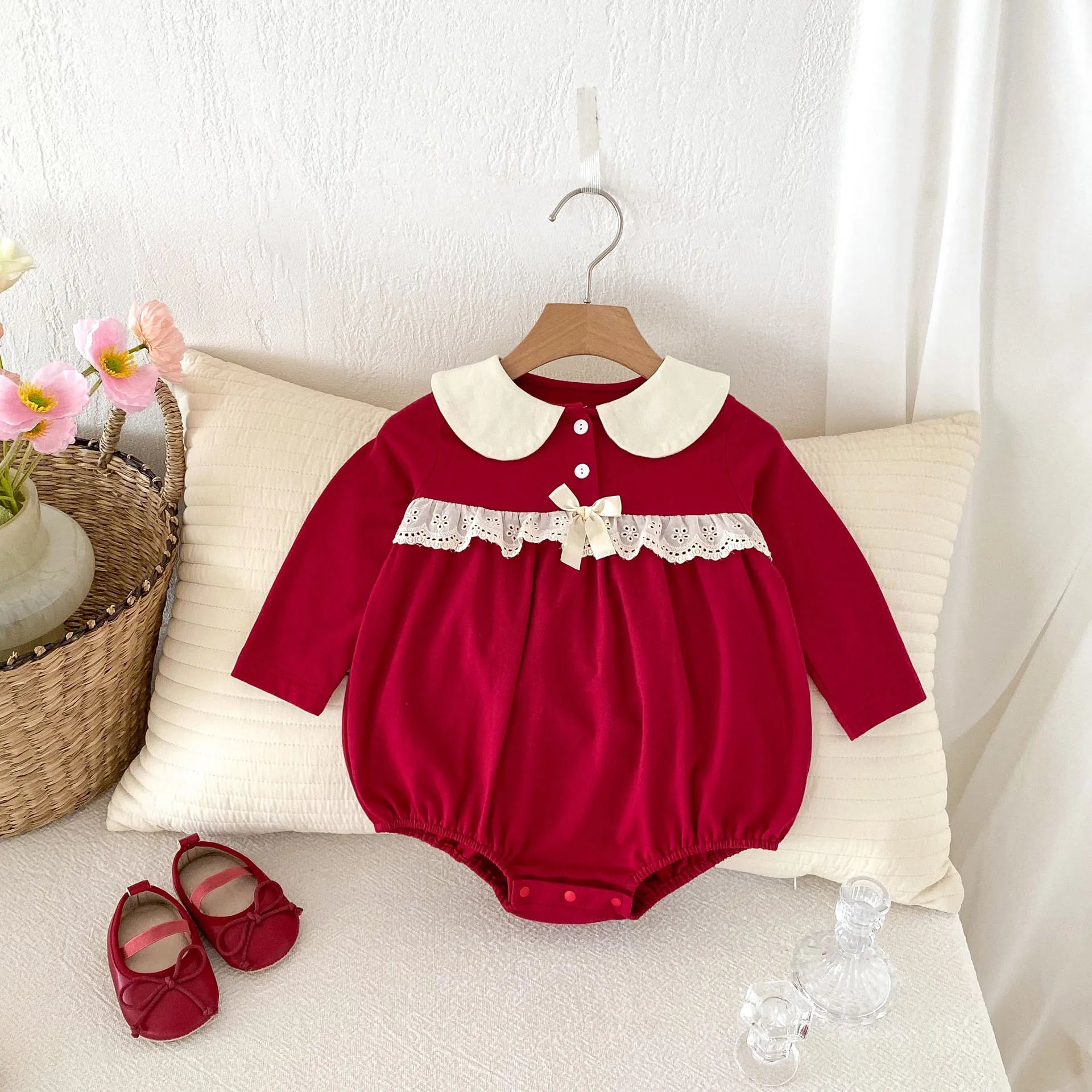 Pañalero Vestido con Cuello de Pétalo (3-24M)