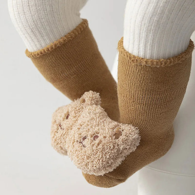Calcetines de Osito con Suela Antideslizante - ¡Pies Calentitos y Seguros! (0-3T)