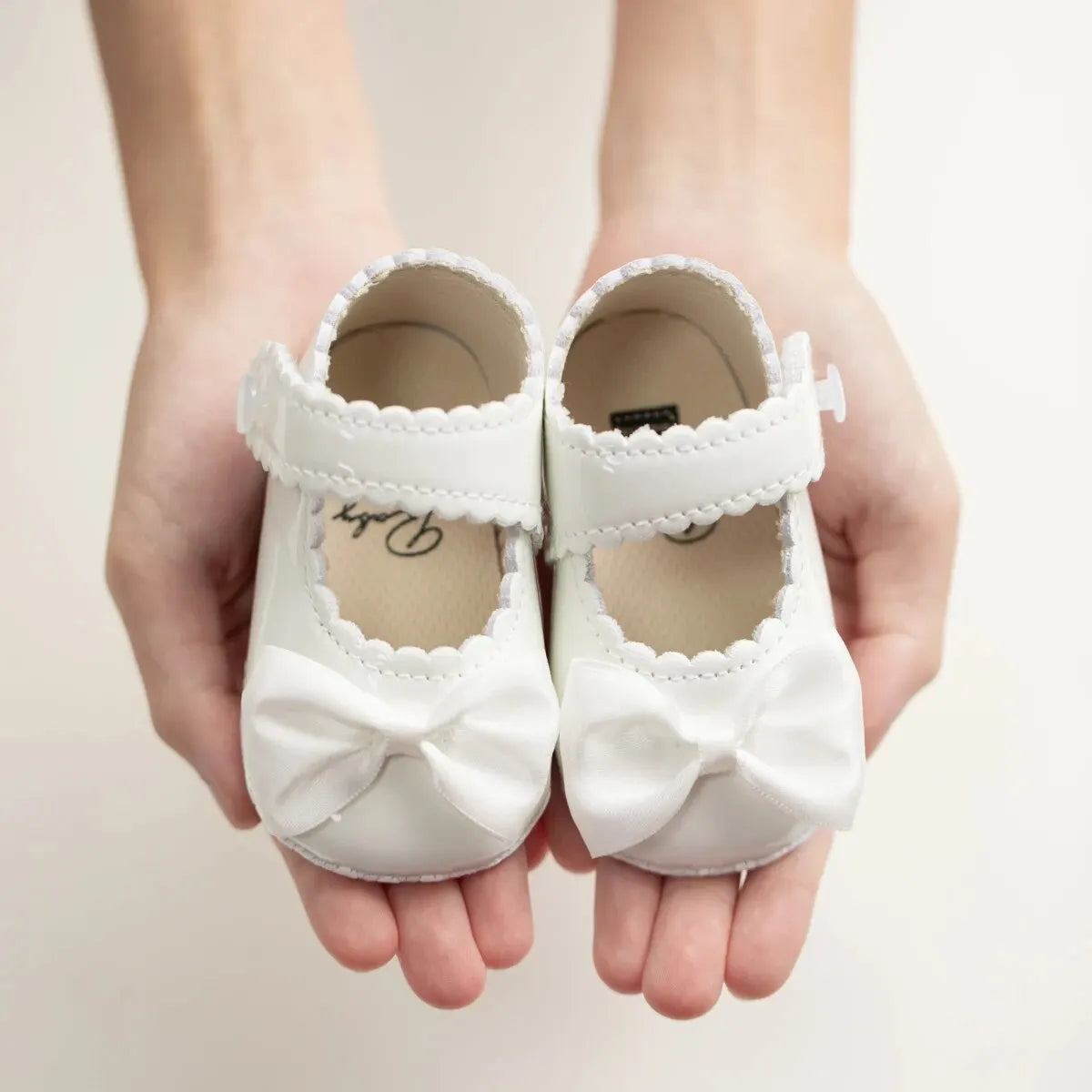 Zapatos Pre andantes con Moño: Clásico y Confort para Cuna (0-18M)