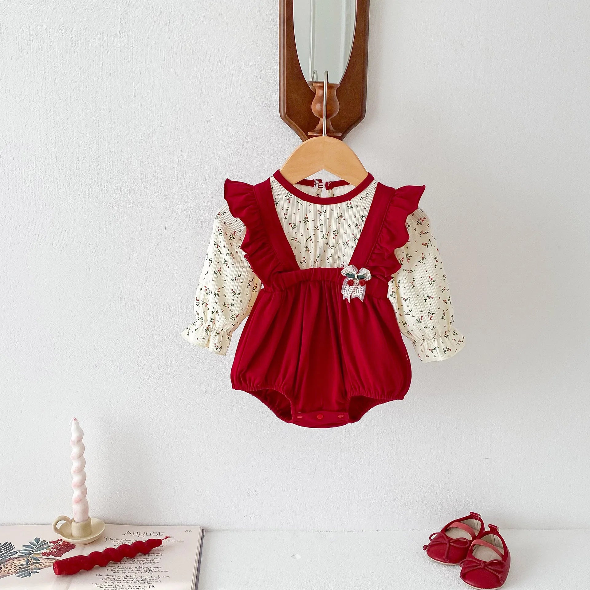 Pañalero Vestido con Cuello de Pétalo (3-24M)