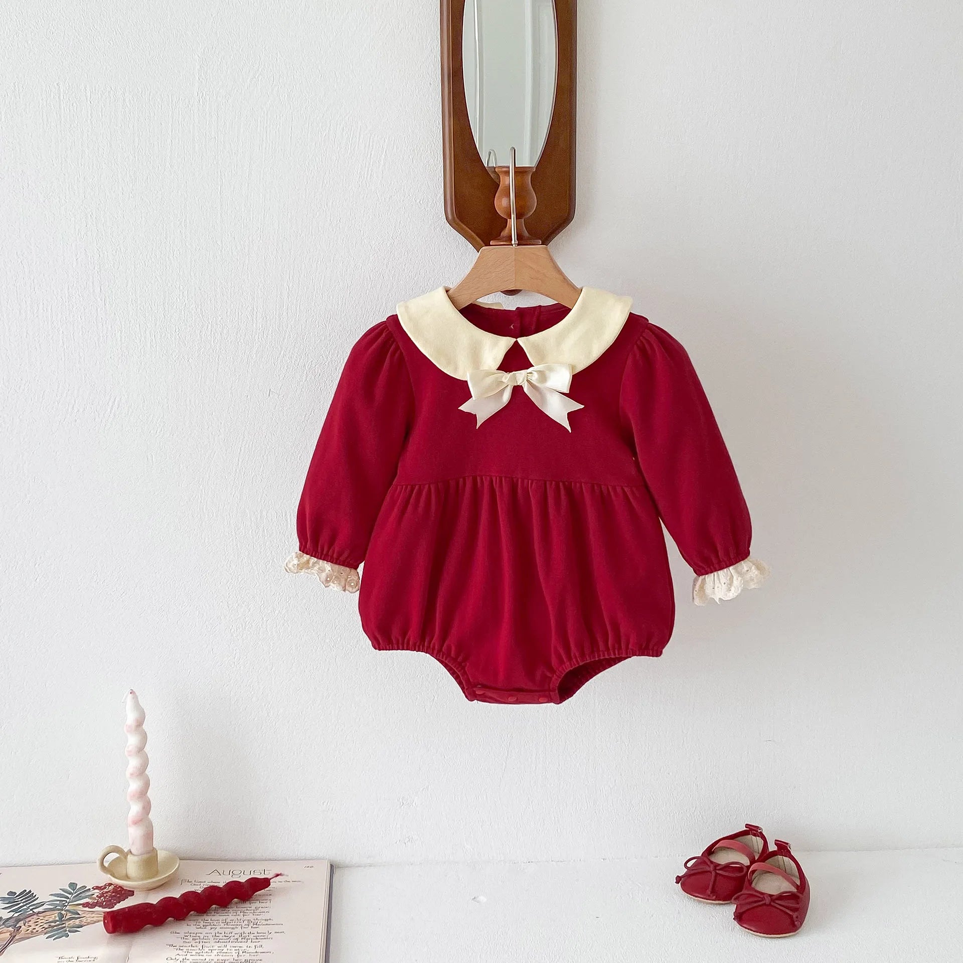 Pañalero Vestido con Cuello de Pétalo (3-24M)