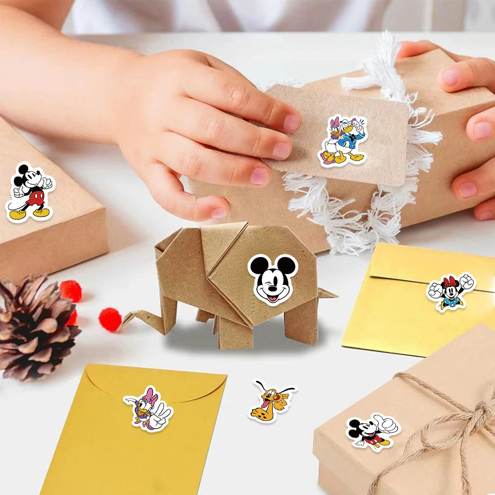 Rollo de 500 Pegatinas Disney: Mickey, Minnie y Amigos | Decoración DIY y Recompensas