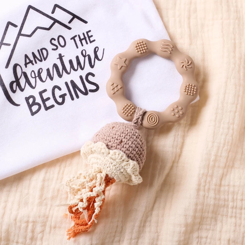Sonaja/Mordedora de animalitos y frutas tejidos a Crochet | Anillo de Madera Natural o Silicona